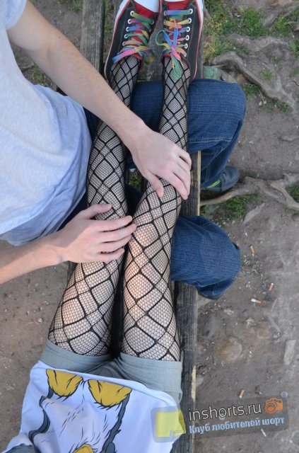 Худенькие ножки анорексичек в шортах